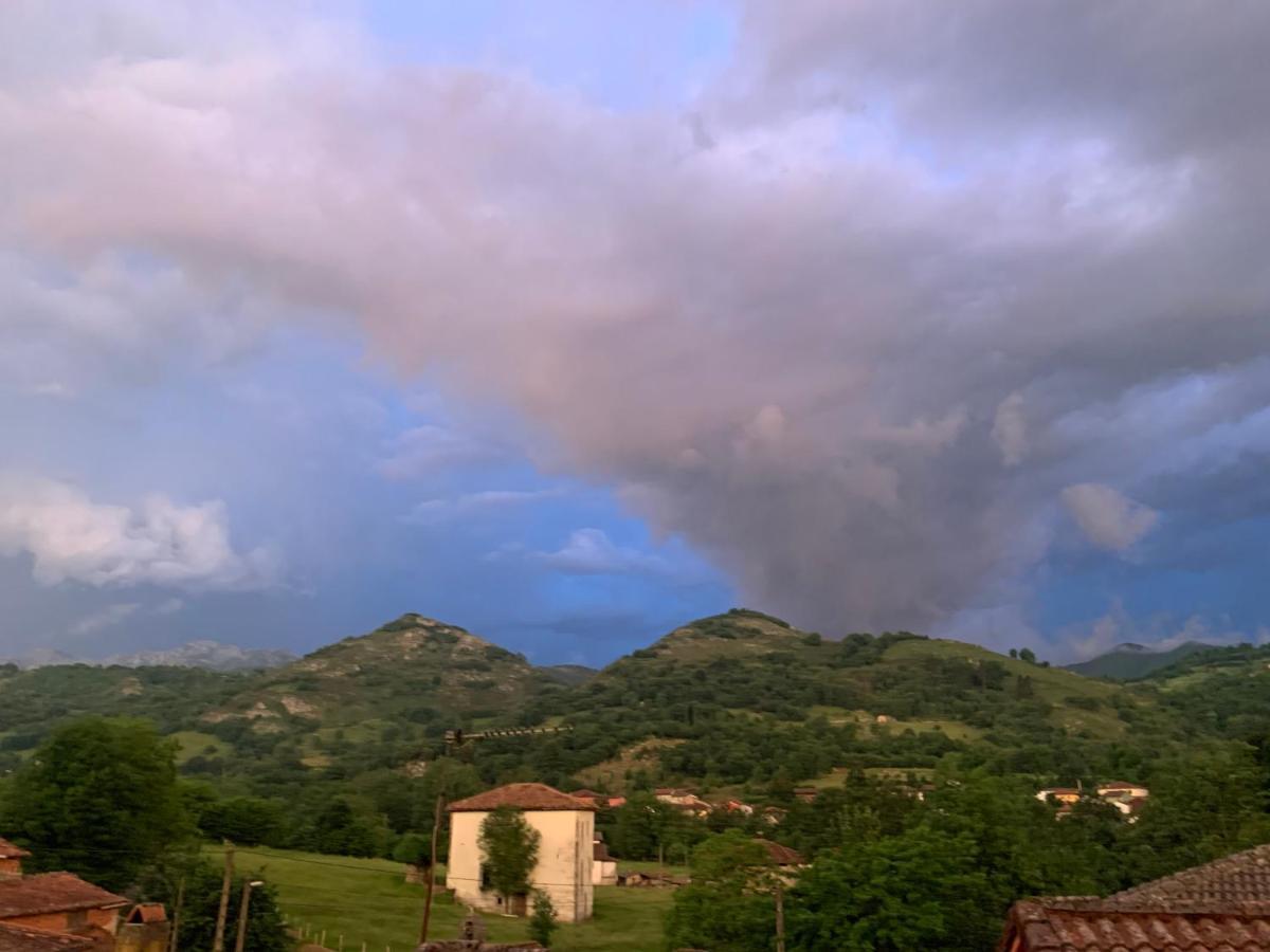 Posada El Pareon Sirviella Exteriér fotografie