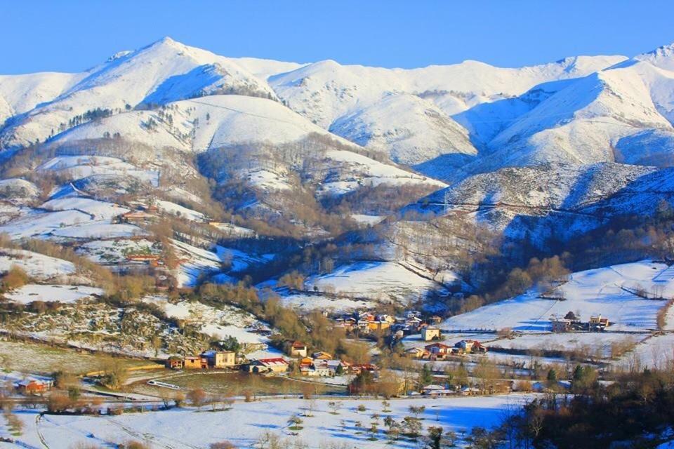 Posada El Pareon Sirviella Exteriér fotografie