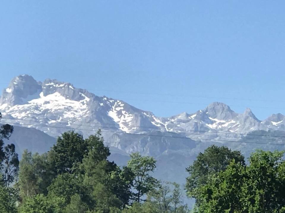 Posada El Pareon Sirviella Exteriér fotografie